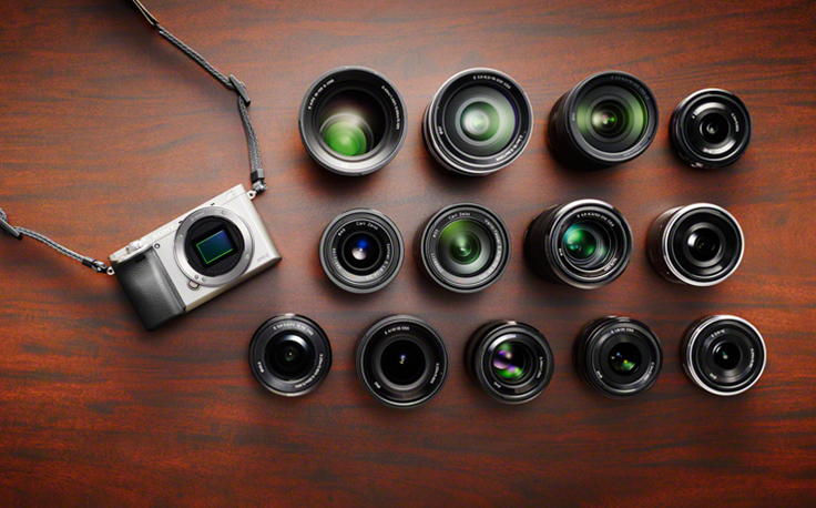 sony_a6000_silver_s_objektivima_lens_situation.png